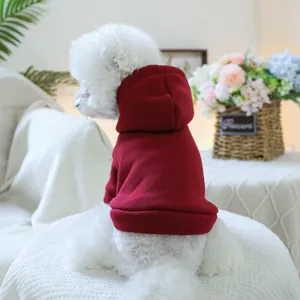 Burgunderroter Haustier Kapuzenpullover mit warmer Stricktextur für Hunde und Katzen