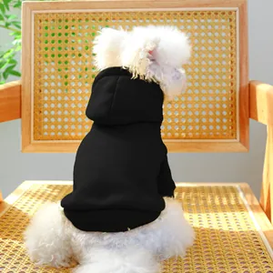 Schwarzer Haustier-Hoodie für Hunde und Katzen aus warmem Baumwollstoff mit Kapuze