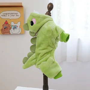Dettaglio felpa con cappuccio a dinosauro per animali con punte in peluche e anello