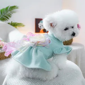 Vestito blu per animali con grande fiocco in organza e delicate maniche a balze