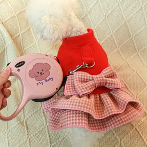 Vestito per cani rosso e rosa pied-de-poule con guinzaglio retrattile abbinato