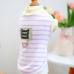 Detail van roze gestreept huisdierenvest met metalen D-ring en Good! Good! Good! patch