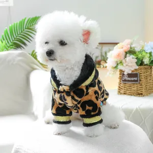 Sweat à capuche léopard en flanelle pour chien avec bord doré et peluche pour animaux