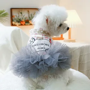 Rosa kariertes Hundekleid mit Perlenhalsband und mehrlagigem Tüllrock für Tiere