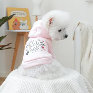 Vue détaillée du sweat à capuche rose pour animaux avec motif Fur Baby et coton doux