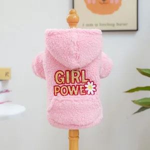 Felpa rosa in lana d'agnello per animali con ricamo Girl Power e anello a D in metallo