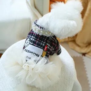 Hunde-Karo-Kleid mit Perlenkragen und weißem Mesh-Rock für kleine Haustiere