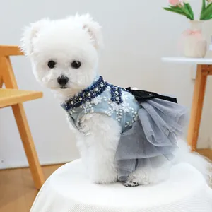 Robe en jean pour animaux avec broderie florale et jupe en tulle gris pour chiens