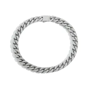 Detail van 12mm roestvrijstalen Cubaanse schakelketting met zirkonia en kliksluiting
