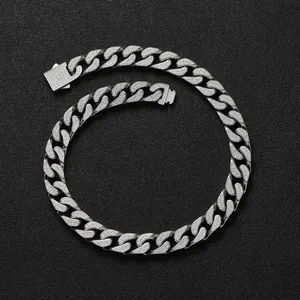 Zilveren 12mm Cubaanse schakelketting met zirkonia en veilige dubbele druk sluiting