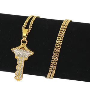 Ciondolo a chiave dorata iced out con catena cubana per uno stile di gioielli hip hop