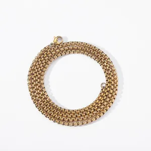 Elegante cadena box de 3mm en acero inoxidable chapado en oro 18k con cierre de langosta