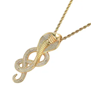 Iced Out Gold Kobra Anhänger Halskette mit Kristallen und gedrehter Kordelkette für Herren