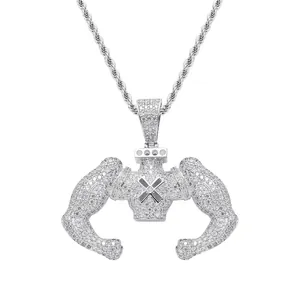 Collana hip hop con pendente uomo muscoloso in zirconi bianchi e catena a corda argento