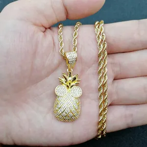 Colgante de piña dorada estilo hip hop con gafas de sol y circonitas brillantes