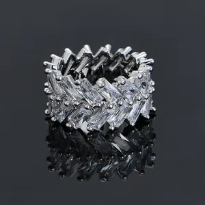 Anello Hip Hop da Uomo con Zirconia Baguette Iced Out Eternity Band in Rame Placcato Oro Argento Gioielli Geometrici