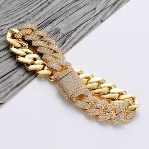 Bracelet gourmette 13mm plaqué or avec micro-pavage de zircons et fermoir à clapet