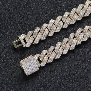 Détail macro du bracelet maille cubaine 13mm plaqué or serti de micro-pave de zircone
