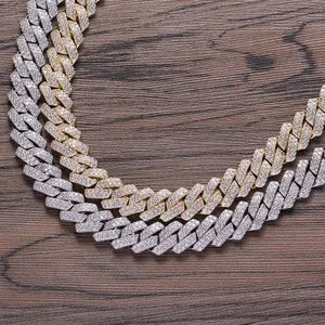 Détail du collier à mailles cubaines de 13 mm serti de diamants en or et argent