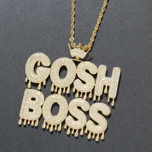 Détail du pendentif GOSH BOSS glacé avec chaîne corde dorée et petite couronne