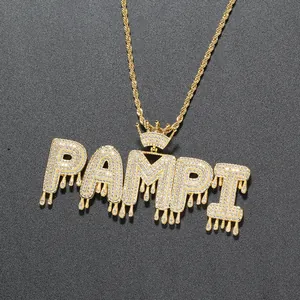 Détail du pendentif PAMPI style hip-hop avec couronne et pierres de zircone cubique