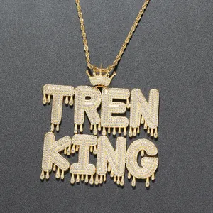 Détail du pendentif Tren King plaqué or avec couronne et pierres de zircon brillantes