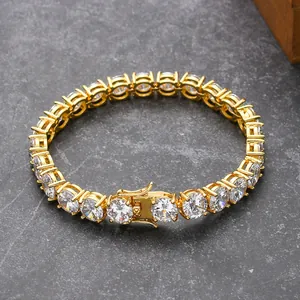 8mm vergoldetes Tennis-Armband mit Zirkonia-Besatz auf dunklem Stein-Hintergrund
