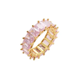 Bague hip hop eternity plaquée or avec zircons roses taille baguette étincelants