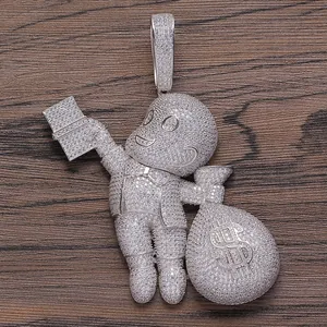 Détail macro du pendentif en argent 925 avec sac d'argent dollar et micro-pavage scintillant