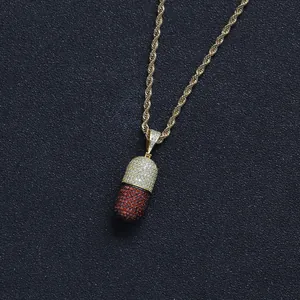Cadena de cuerda hiphop con colgante de cápsula y circonitas en rojo y blanco puro