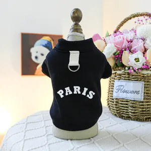 Schwarzer Hunde-Hoodie aus Baumwolle mit PARIS-Aufdruck und D-Ring für die Leine