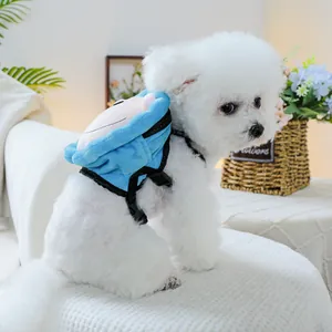 Arnés mochila para perro en felpa azul celeste con diseño de león y anillo de correa