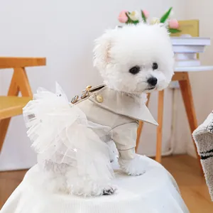 Veste beige en similicuir pour animaux avec jupe en tulle pailletée pour chiens et chats