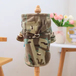 Sweat à capuche camouflage en polaire épaisse avec boucle en D pour chiens et chats