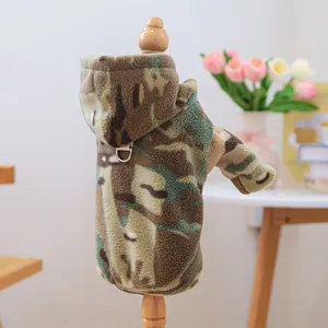 Sweat à capuche camouflage pour chien avec harnais à anneau en D en polaire chaude