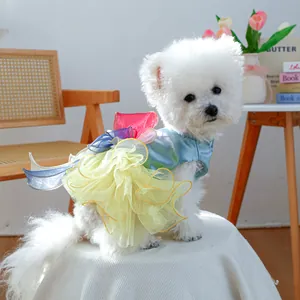 Robe de princesse pour petits chiens en satin bleu avec jupe en tulle multicolore