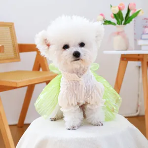 Niedliches Hundekleid aus Tüll, weißes und hellgrünes Prinzessinnenkleid für Welpen.