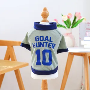 Dettaglio maglia traspirante per cani grigio-verde con stampa sportiva GOAL HUNTER 10