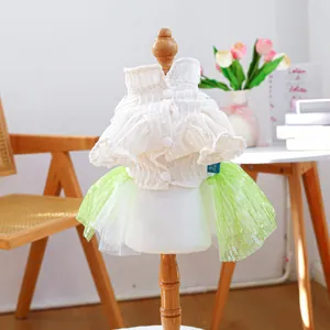 Hundekleid kleiner welpe süßer tüllrock mehrlagig rüschen prinzessin kleid grün und weiß.