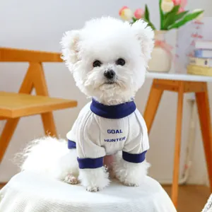 Dettaglio del gilet per cani Goal Hunter con trama a nido d'ape e bordi blu
