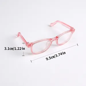 Gedetailleerd beeld van mini roze transparante petbril met afmetingen van 3,1 cm x 9,5 cm