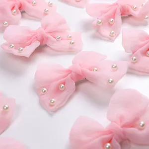 Barrettes noeuds en mousseline rose avec perles blanches pour chiens et chats