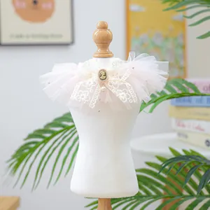 Collier en dentelle rose pour animaux avec broche vintage et perle pour chiens et chats
