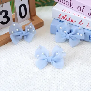 Trois barrettes à nœuds en mousseline bleu clair avec perles pour petits chiens et chats
