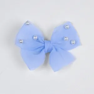 Noeud en tulle bleu clair avec perles blanches pour la coiffure des chiens et chats
