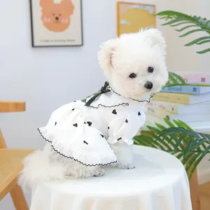 Abito bianco per animali con stampa a cuori e pizzo per cani piccoli e gatti