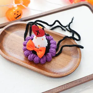 Chapeau d'Halloween pour animaux avec froufrous violets et nœud satiné orange