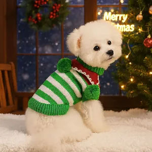 Festoso maglione natalizio per animali a righe verdi e bianche con pompon