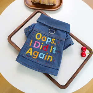 Gilet in denim blu per animali con ricami colorati e anello a D per cani e gatti piccoli