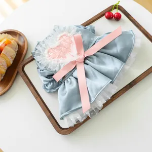 Abito in raso blu per animali con cuore rosa e pizzo per piccoli cani e gatti